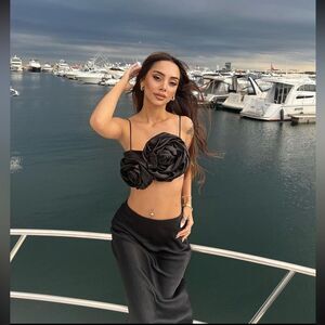 ZARA FLORAL APPLIQUÉ CROP TOP